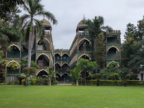 COLLEGE GARDEEN
