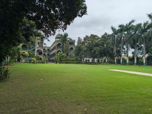 COLLEGE GARDEEN